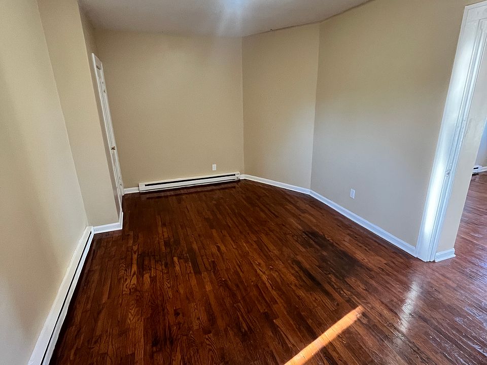 1st image of 629 S 3rd St #1