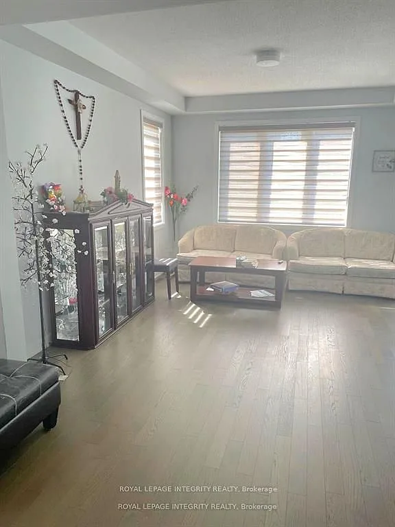 3 bed, $2,700 — Photo 2