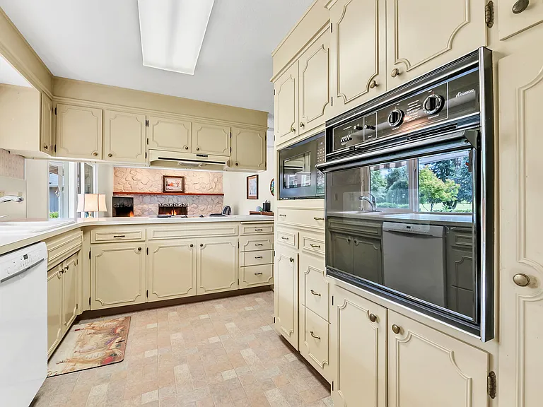 1922 Springhill Dr NW — Photo 7
