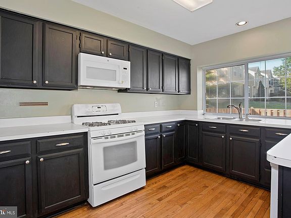 4th image of 16840 Miranda Ln