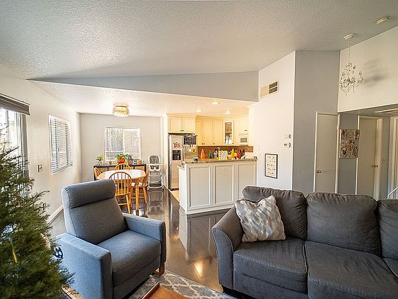 3rd image of 2612 Avenida Del Vis #C204