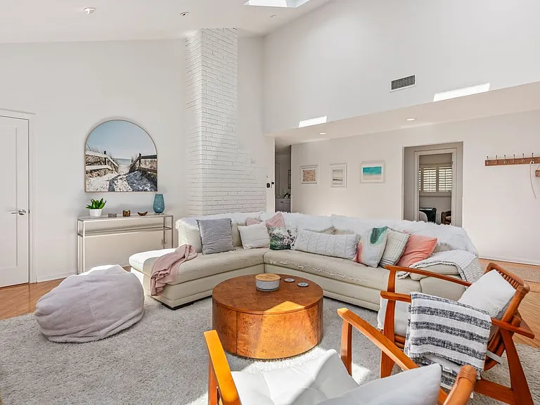 8221 Delgany Ave — Photo 29