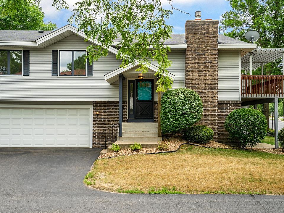 1st image of 5698 Royal Oaks Dr