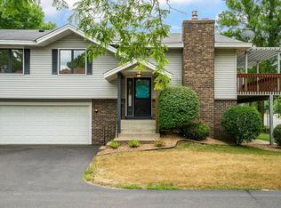 5698 Royal Oaks Dr, Shoreview, MN 55126