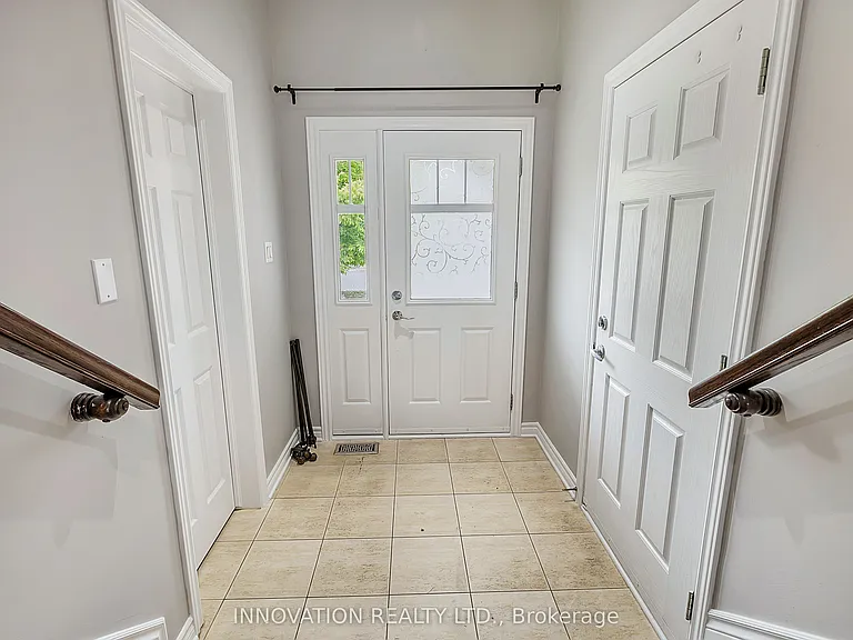 126 Garrity Cres — Photo 2