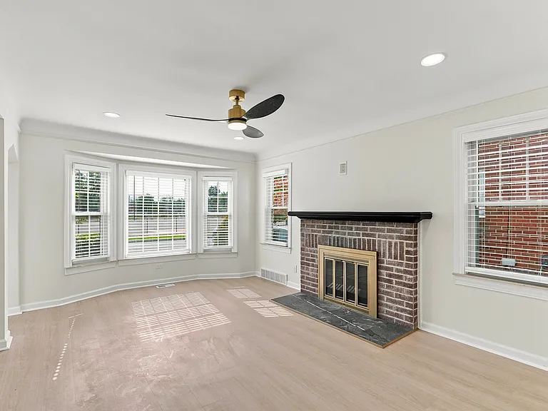 427 N Waverly St — Photo 33