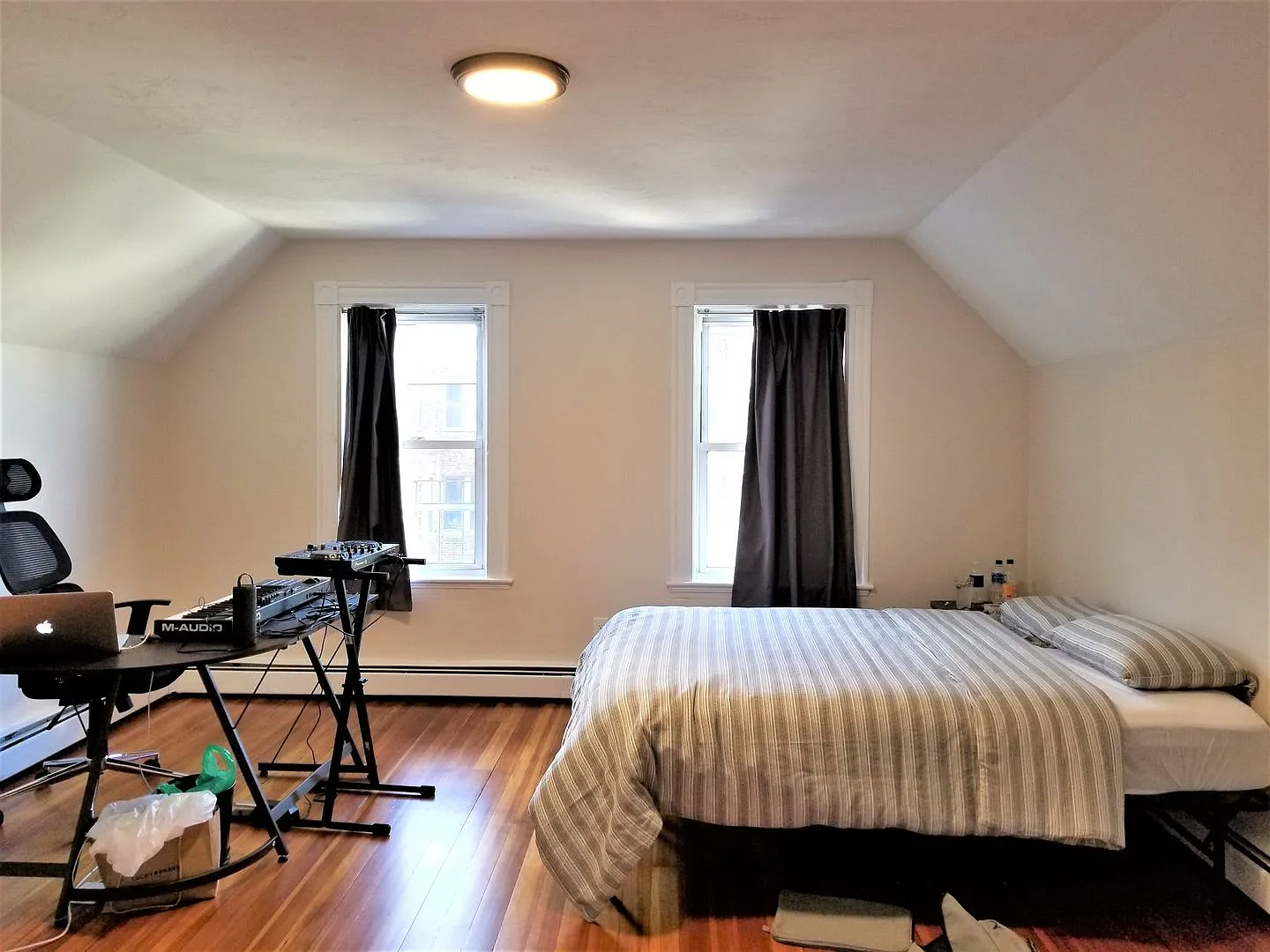 Great 5 Bed/2 Bath In Allston — Photo 4