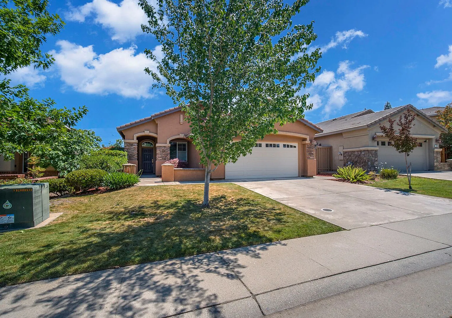 2066 Horseshoe Glen Cir — Photo 2