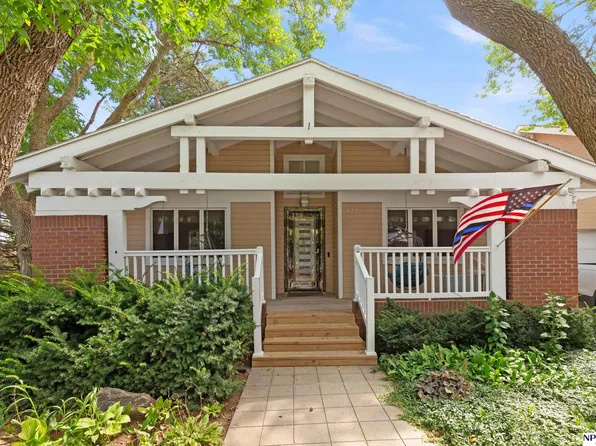 223 N 127th Plz, Omaha, NE 68154