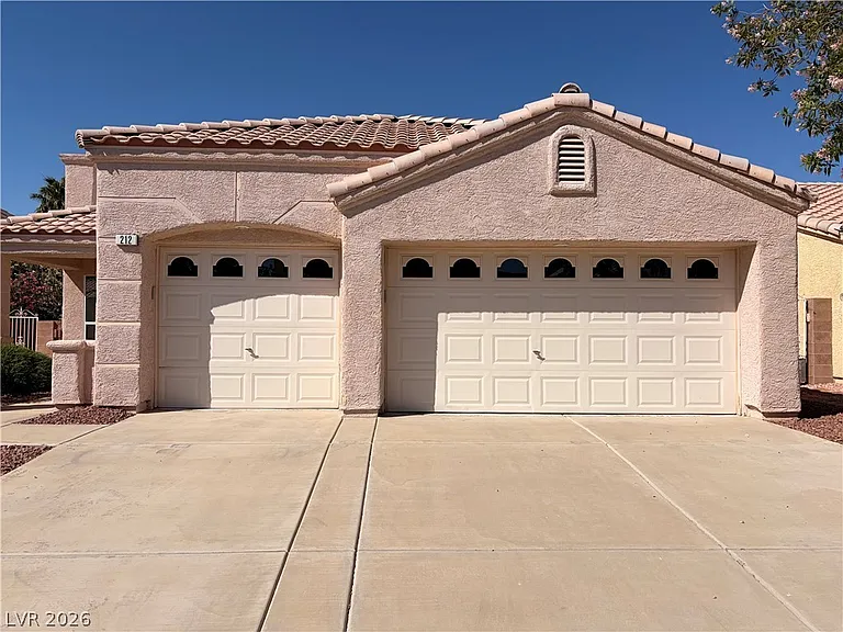 212 Horizon Peak Dr — Photo 1