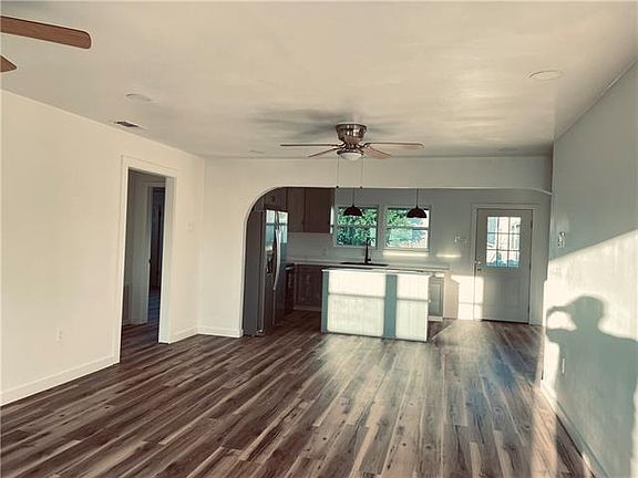 2nd image of 601 Rouyer St