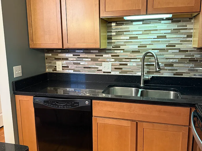 1054 S Kingshighway Blvd #E — Photo 5