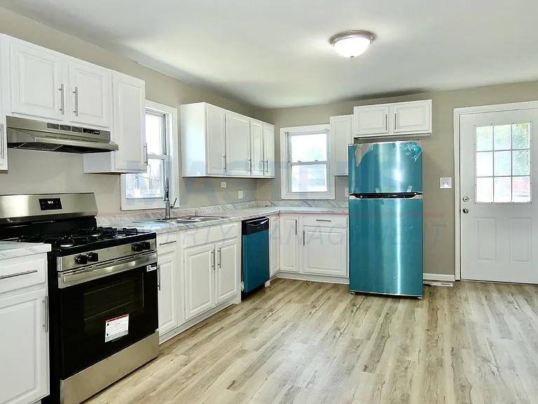 2163 Hoops Dr — Photo 4
