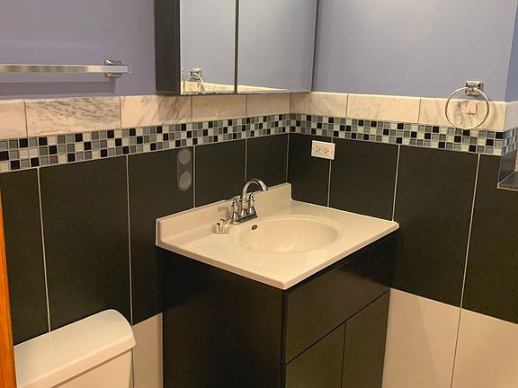 5th image of 3564 W Dickens Ave #1