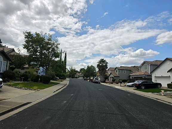Exterior Neighborhood (street photo)