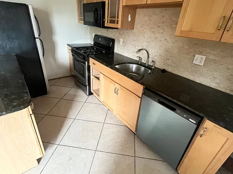 2676 Mayfield Rd — Photo 13