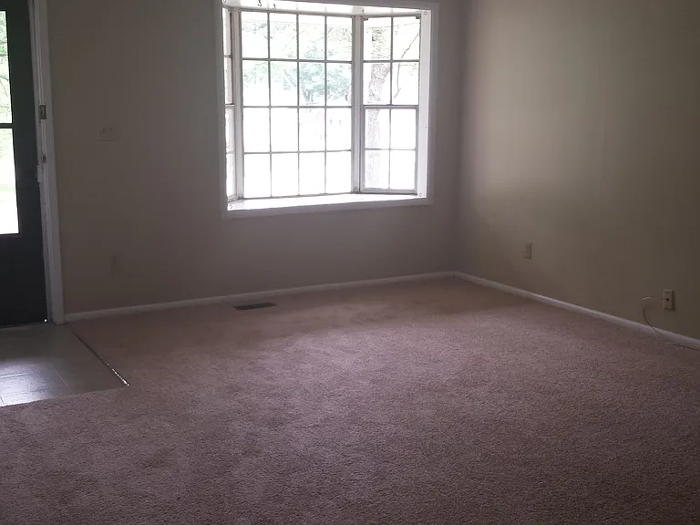 3301 N Valleyview Dr — Photo 6