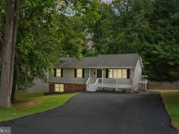 12 Hickory Ridge Dr, Fredericksburg, VA 22405