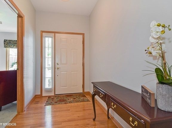 2nd image of 390 Delnor Glen Dr
