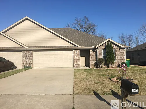 143 Foxglove St Photo 1