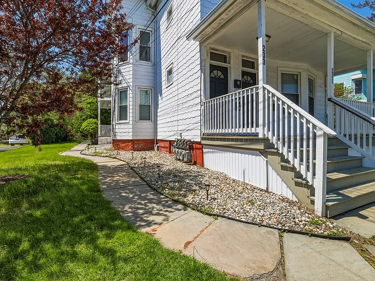 231 Maple St #2 — Photo 20