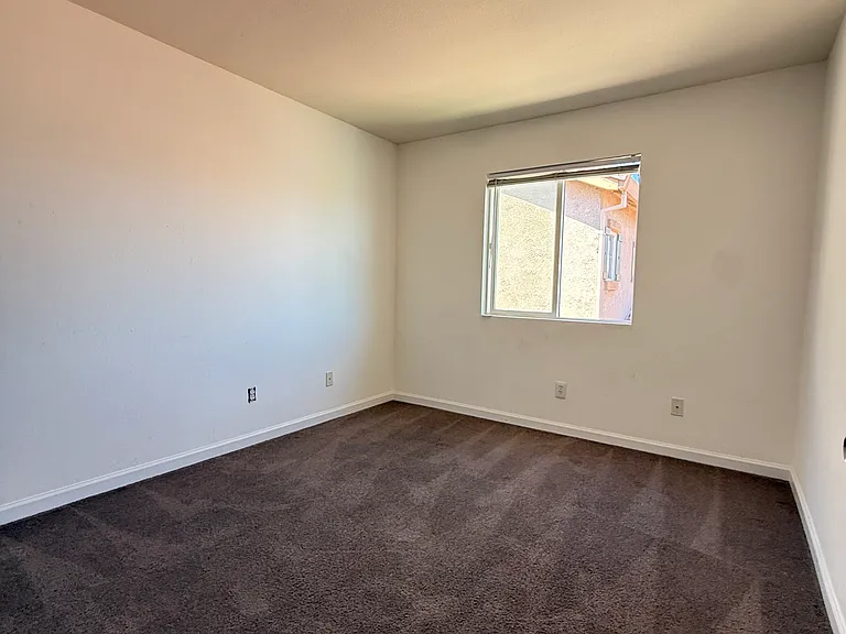 1372 Derby Ct — Photo 17
