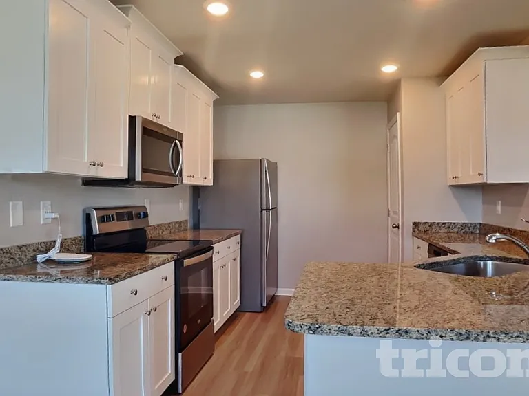 260 Chedworth Dr — Photo 5