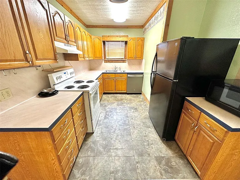 1694 Old Luling Rd — Photo 4