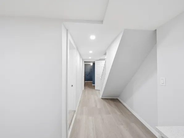 309 East 59th Street image 9 of 17