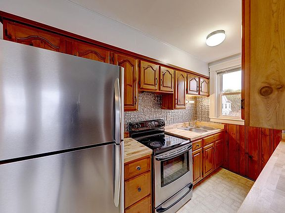 2nd image of 107 2nd St #2