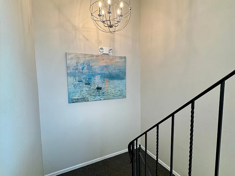 Renovated Apartment With In-Unit Washer-Dryer & Garage Parking! — Photo 15