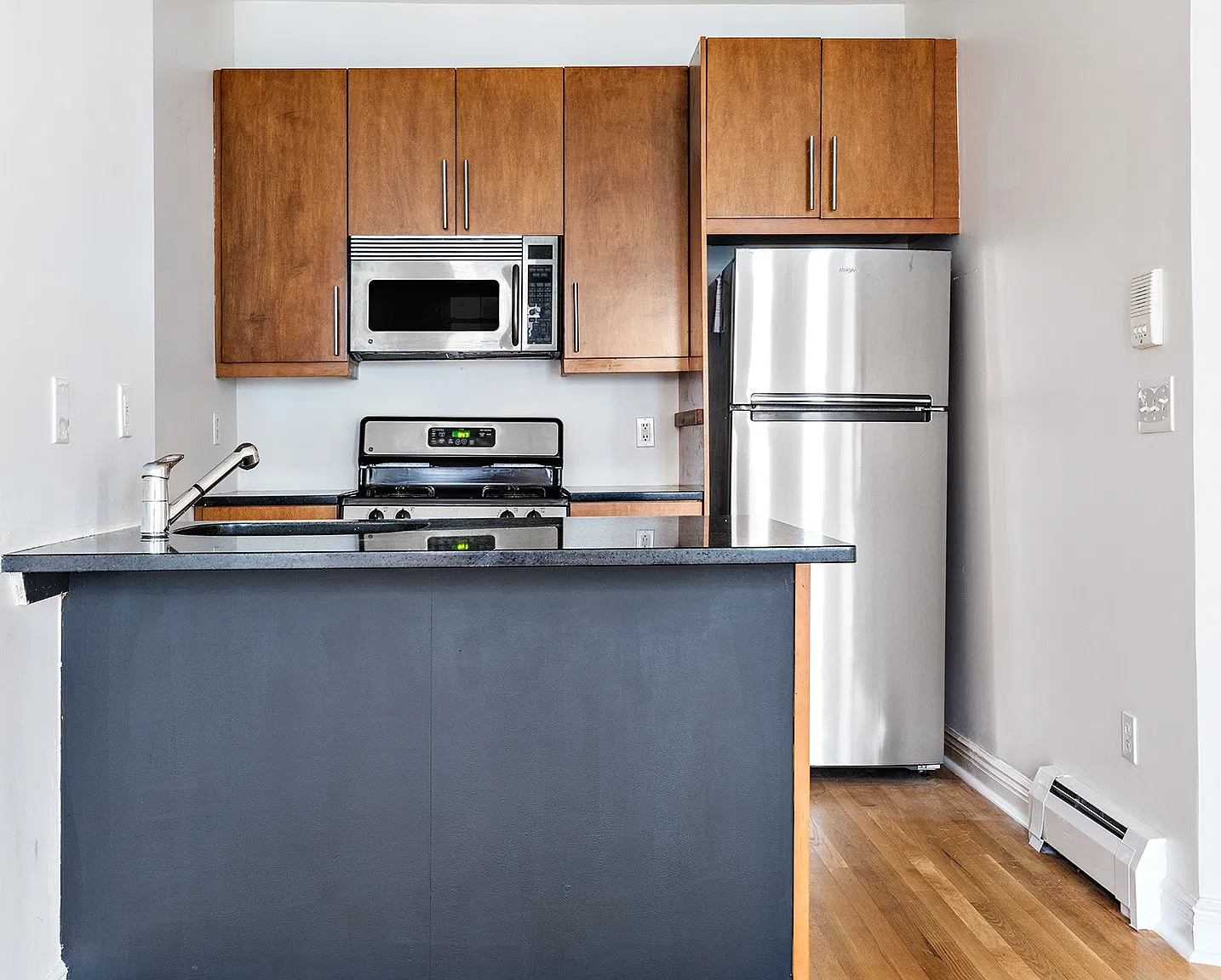 206 Montrose Avenue — Photo 2