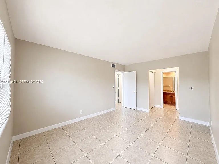 2101 NE 51st St #15 — Photo 16