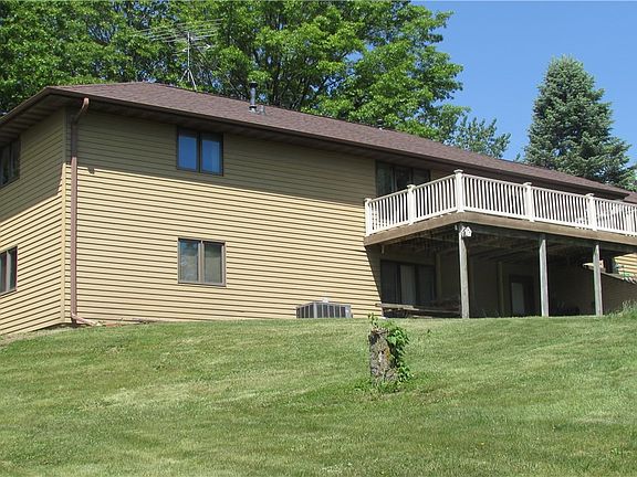 4th image of 1466 Lake Dr