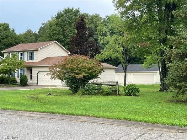1644 Rosalyn Cir, Mineral Ridge, OH 44440