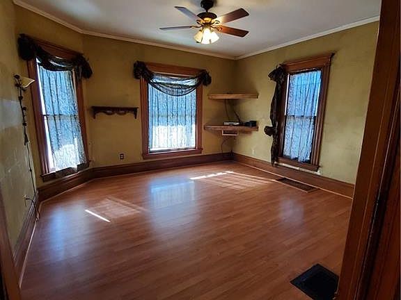 3rd image of 31 South St