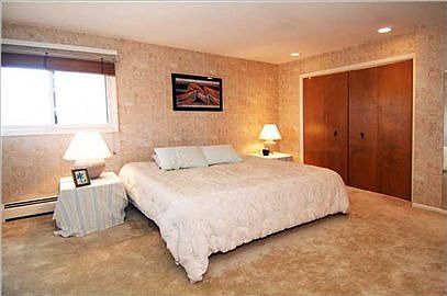 3rd image of 2871 Manitou Dr NE