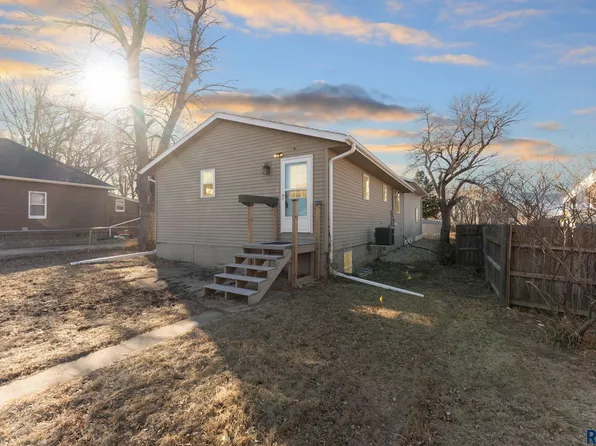911 N Van Eps Ave, Sioux Falls, SD 57103