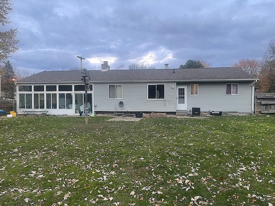 2nd image of 1151 Arapaho Dr