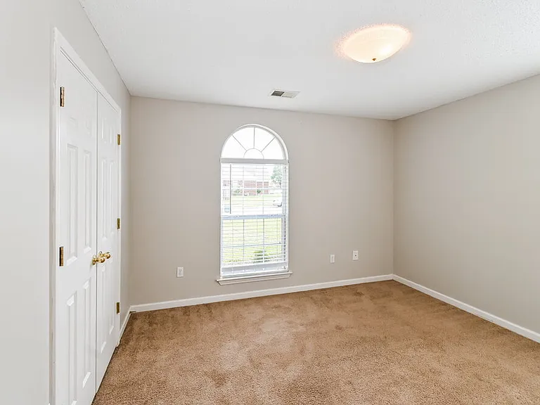 1935 Crescent Ln — Photo 13
