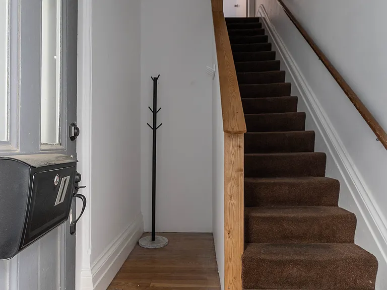 Entry stairs to apartment