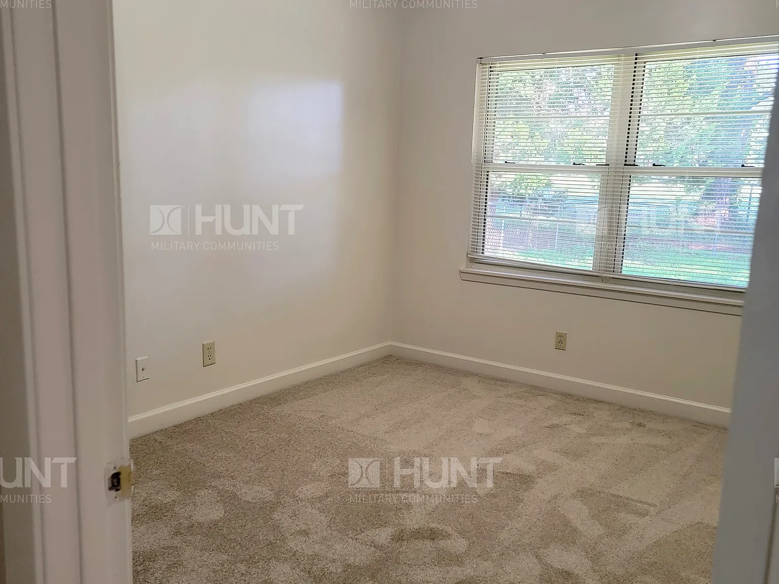 3 bed, 1306 sqft, $1,917 — Photo 4