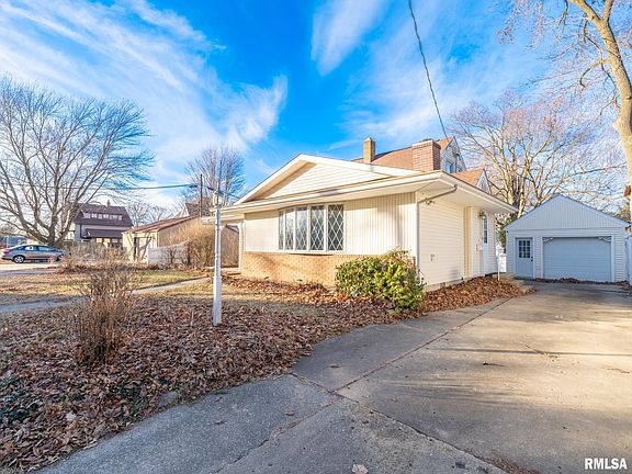 3rd image of 209 E Cruger Ave
