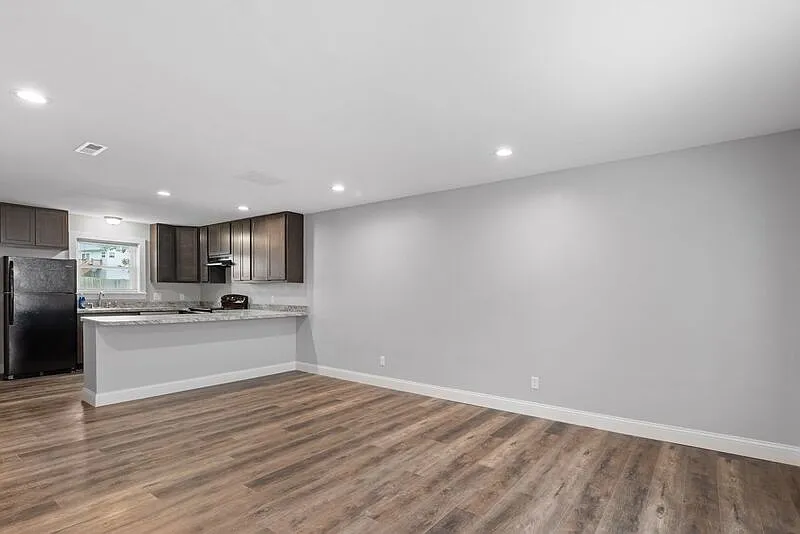 2 bed, 1.5 bath, 1100 sqft, $1,250 — Photo 3