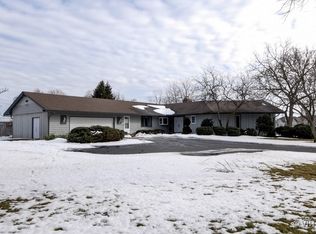 1131 Felten Rd, Aurora, IL 60502