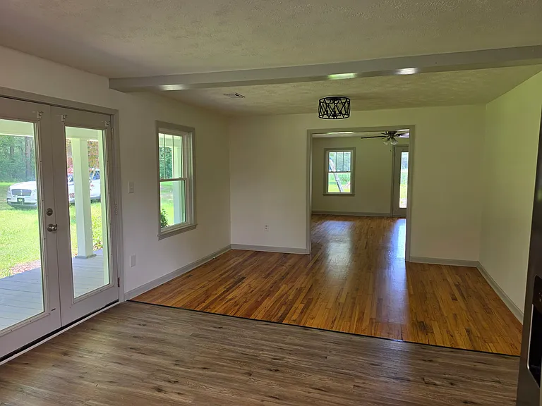 1020 Short Seagraves Rd — Photo 6