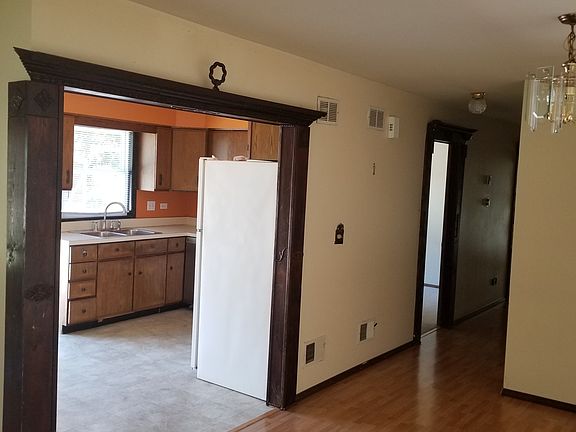 4th image of 2021 Laurel Ave