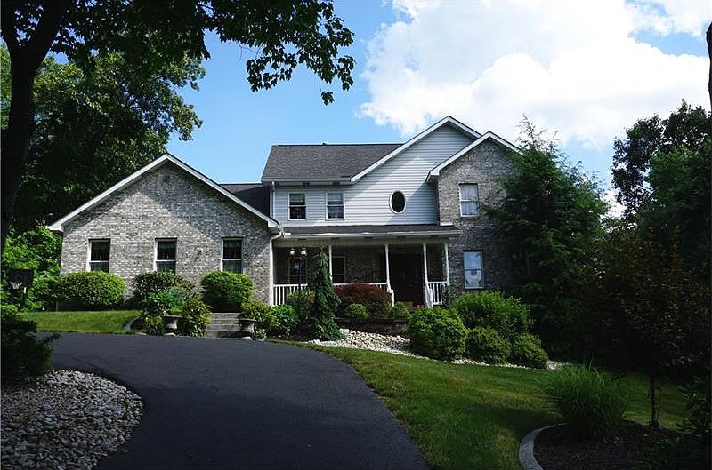1st image of 3 Sassafras Ln