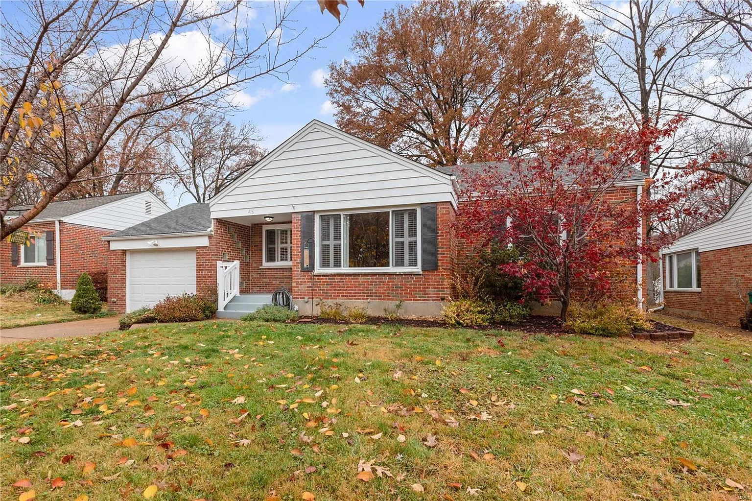 215 Sunningwell Dr photo 1