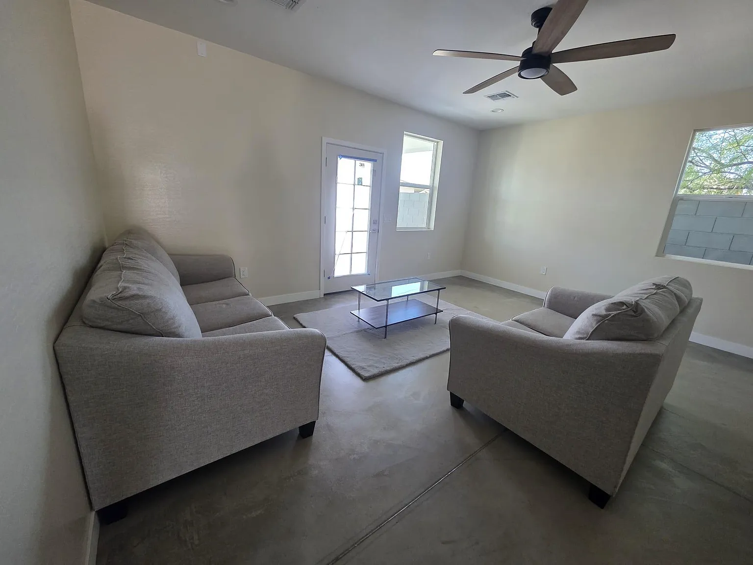4 bed, 4.0 bath, 2200 sqft, $1,364 — Photo 4